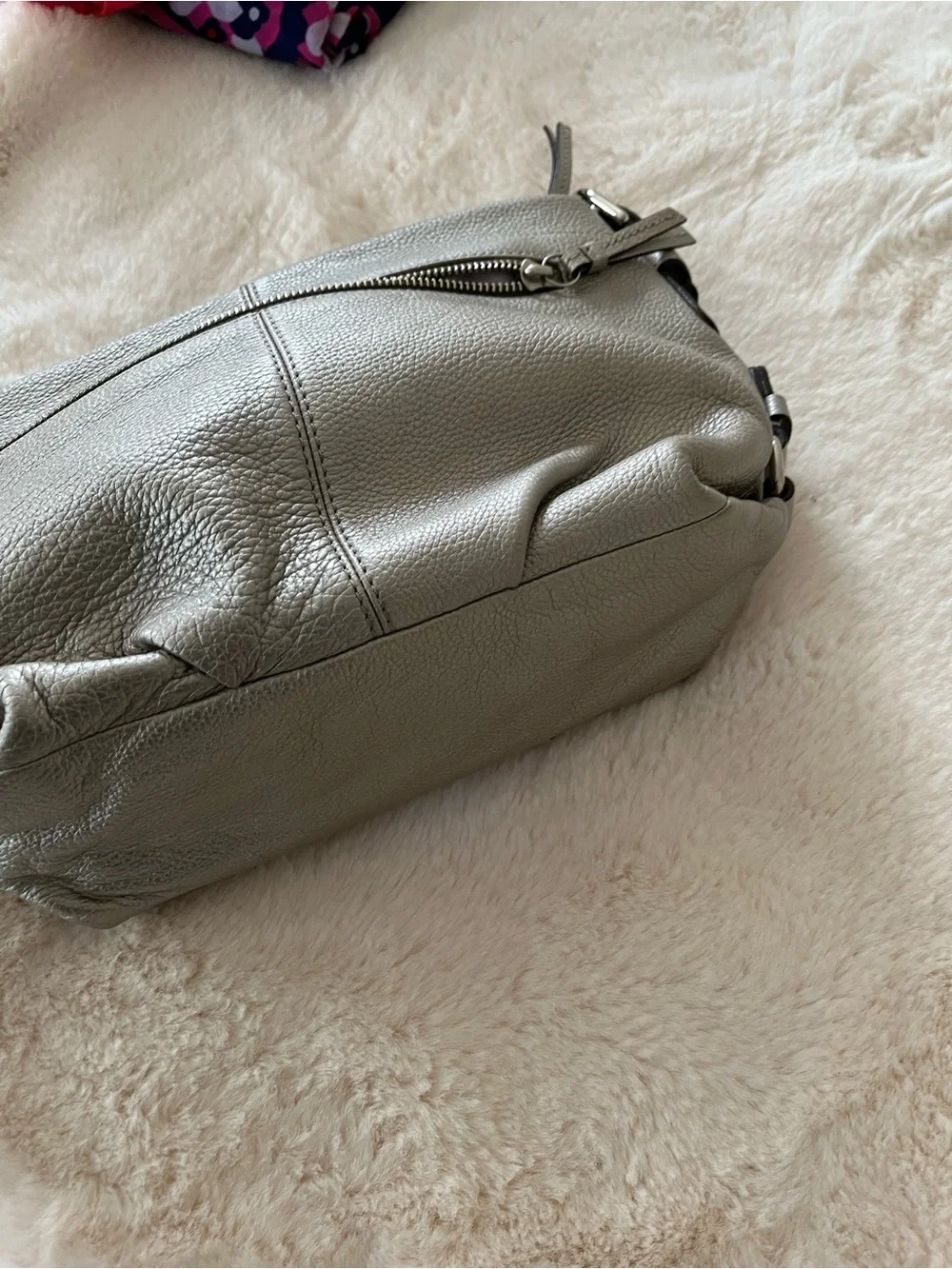 Gorgeous Coach Leather Bag in Silver Metallic!